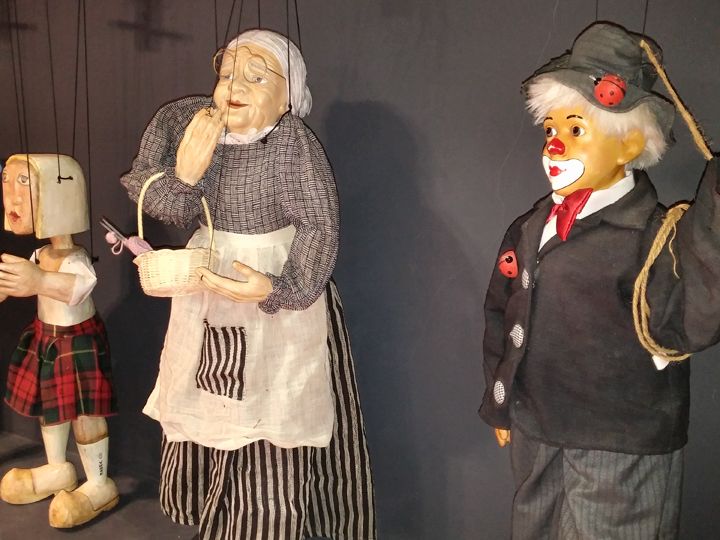 跳动的指尖让每一个人偶活灵活现