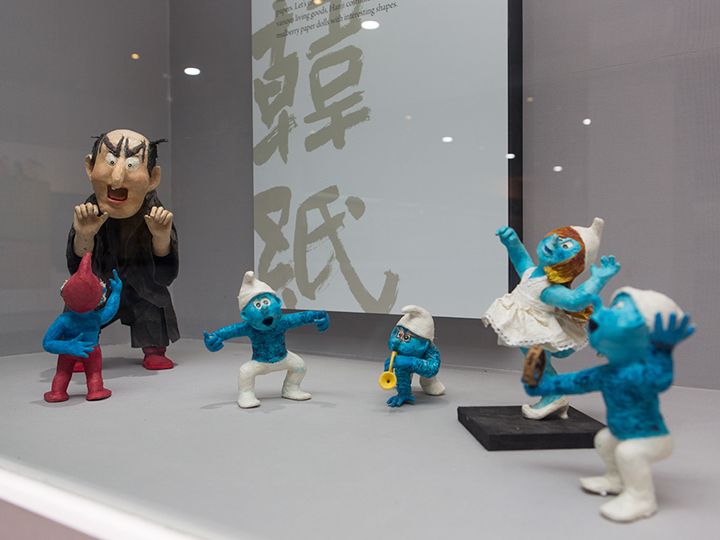 比利时代表动画片《蓝精灵》的韩纸玩偶