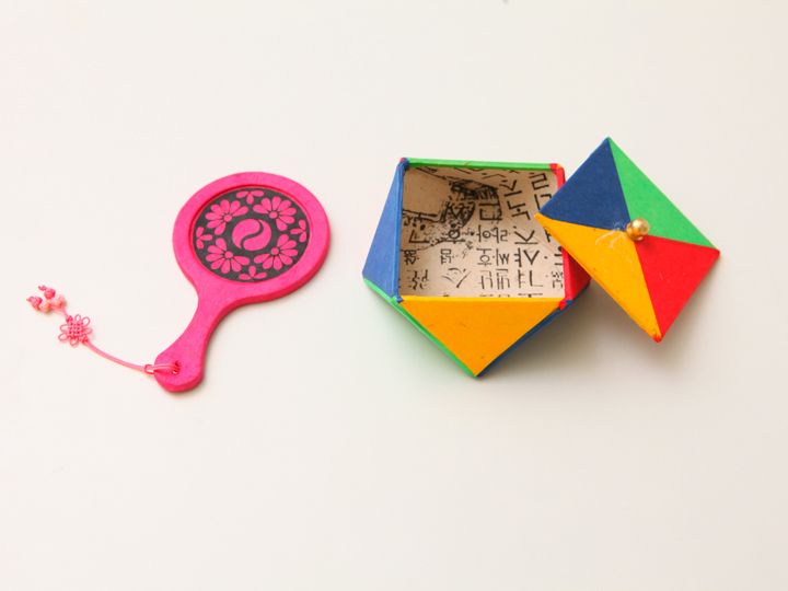 左:手镜(20分钟) 5,000韩元
右:首饰盒(30分钟) 6,000韩元