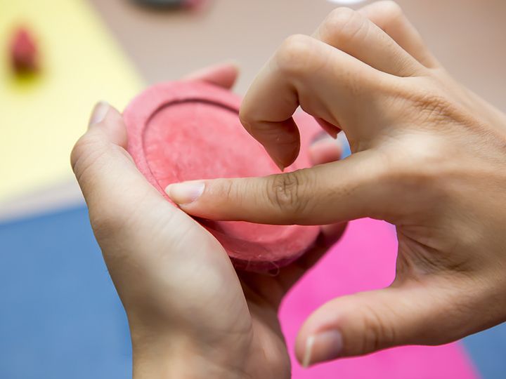 用手指按出里面的圆圈