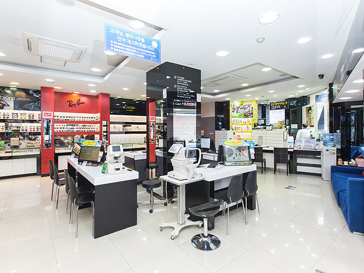 1层韩国品牌眼镜区