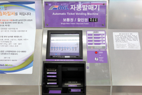 点击屏幕右上角的“中国语”按钮可切换语言