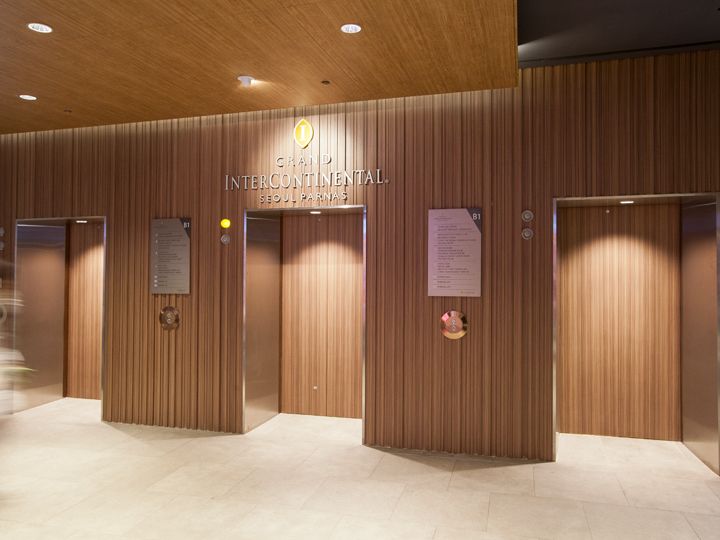 通往酒店的电梯