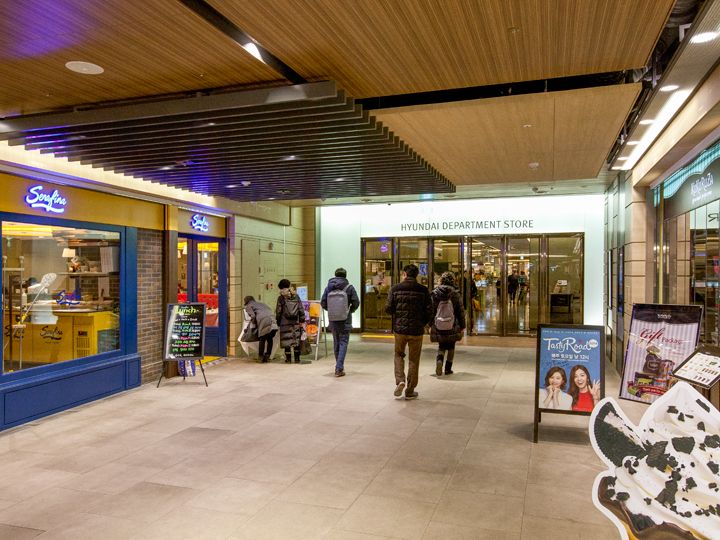 现代百货的连接通道