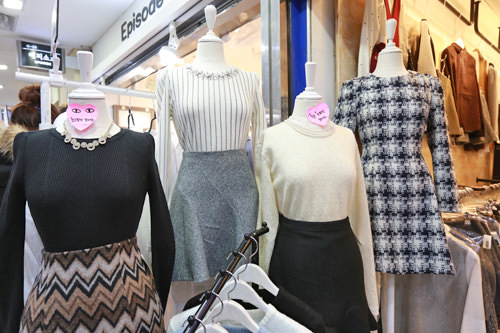 只可眼观,不可触摸