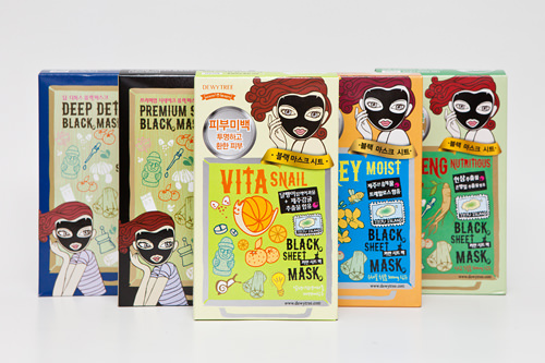 自然晨露(DEWYTREE)面膜
从左起有抗衰老、清洁肌肤、弹力营养、
水分光彩、强力美白的效果