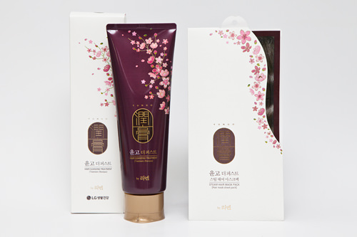 左:LG生活健康ReEn润膏洗护二合一、
右:LG生活健康ReEn润膏发膜
含有人参、红参等数十种中药材物质,让发质充满营养,
更加保湿、柔顺