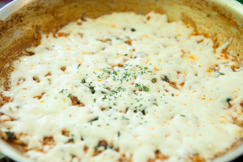 满满的芝士盖住了米饭