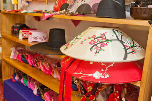 9.如果喜欢的话,还可以选择艺伎帽,书生帽(免费)。