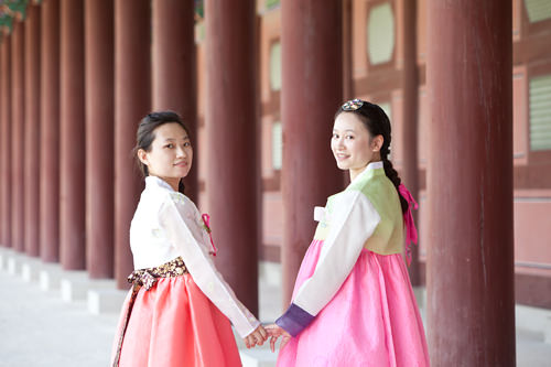 在古宫长廊,演绎一下回眸一笑