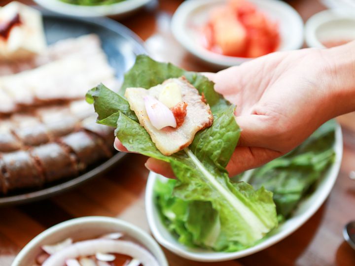 菜包肉,用蔬菜包着吃