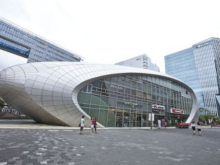 位于MBC总社右边的“MBC Mall Plaza”