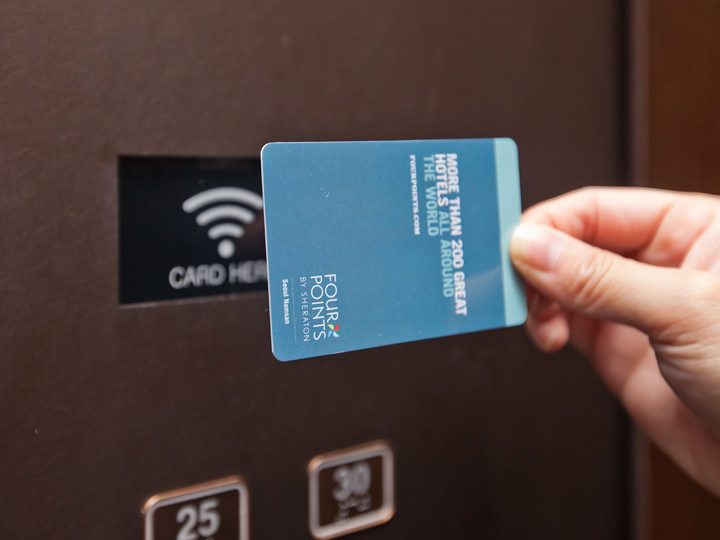 出入电梯需要用房卡