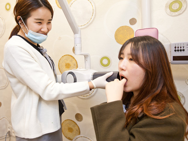 3.拍摄局部X光
为更加详细查看局部牙齿状态而拍摄。