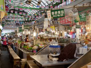 在百年韩国传统综合市场，体验真正的韩国