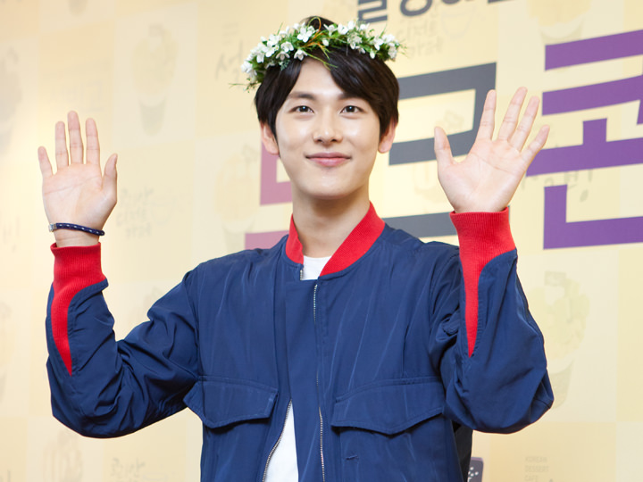 人气演技派偶像在知名刨冰店亮相 (05.11登载)