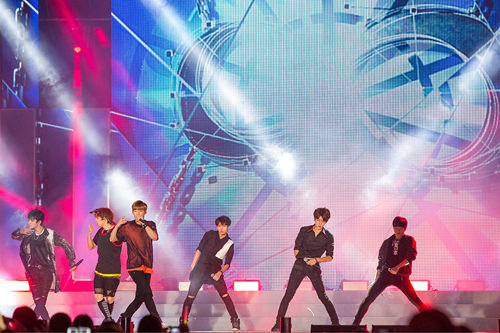 K-POP明星登陆首尔广场 (08.05登载)