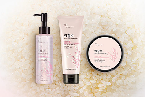 菲诗小铺(THE FACE SHOP)
从物美价廉的小彩妆到高级的蜗牛原液产品都可以在这里找到。金盏花系列和大米系列产品在中国比较有名。而大米系列产品也在不断更新换代。
明星产品:大米系列