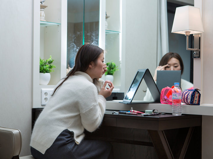 除了卫生间,客房内也有化妆镜、立镜和全身镜。与住的朋友一起化妆也完全没问题!