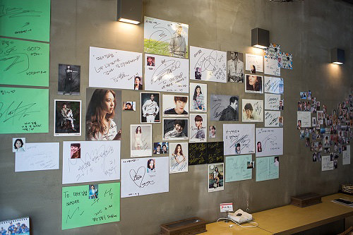 4.途中可以看到明星们常去的紫菜包饭店