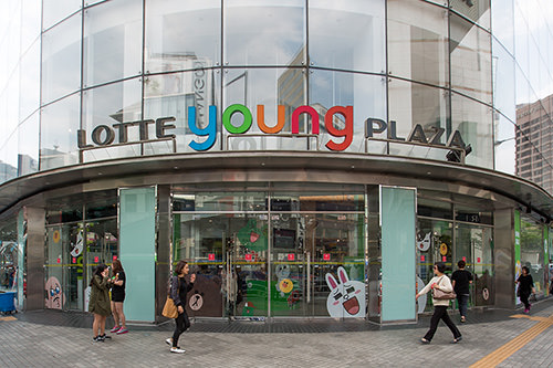 乐天YOUNG PLAZA1层 SM TOWN