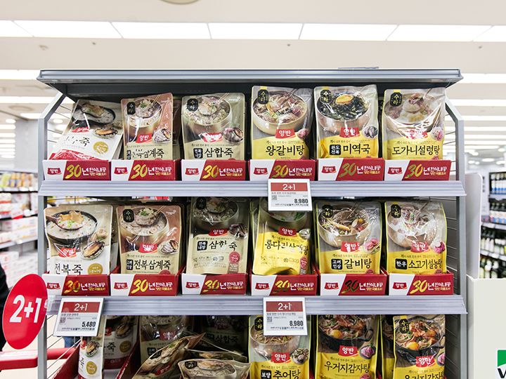 如想购买肉制品,请务必先查阅目的地的禁止出入境物品表。很多国家和地区禁止携带肉制品入境,敬请注意。