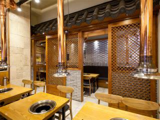 木质格子门隔开的独立空间