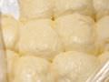 本店华夫饼是传统制法，在面粉团发酵24小时后制作