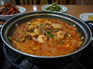 传说中的釜山美食，品尝“炒章鱼牛小肠虾”的“青瓦蚂蚁之家”