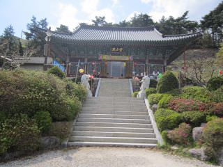 延续着悠久历史和传统的“灯明洛迦寺”