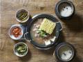点“泡菜汤”，附赠每天更新的小菜、石锅饭