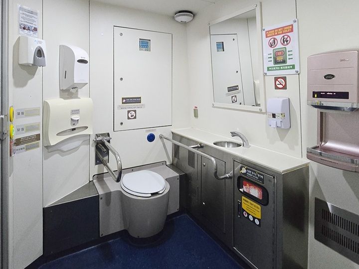 洗手间(4号车厢)