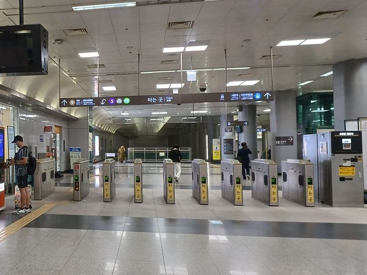 搭乘时请注意站台方向