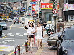 成为韩国旅游热门话题的梨泰院“经理团街”