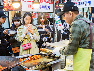 明洞美食新花样，秋冬韩国小吃界的新宠是？