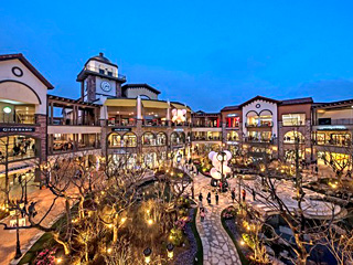 新世界始兴奥特莱斯营造西班牙海岸小镇风格