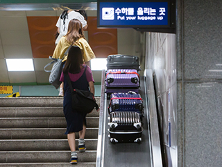 首尔站设置行李运送带，韩国旅游更轻便！