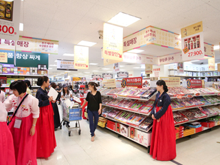 韩国大型超市里的中秋节气氛