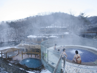 韩国冬季旅游三大乐趣——滑雪、温泉、汗蒸幕！
