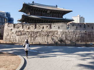 今日首尔降温！看看东大门的景象吧！