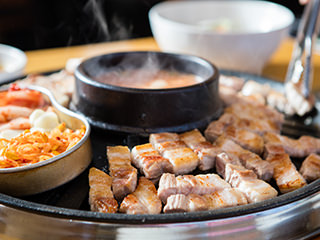 无限续添！便宜又好吃的韩国烤肉自助餐