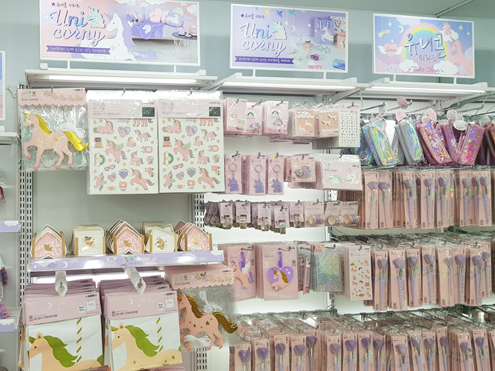 韓国ダイソー DAISO 韓国限定  定期入れ カード入