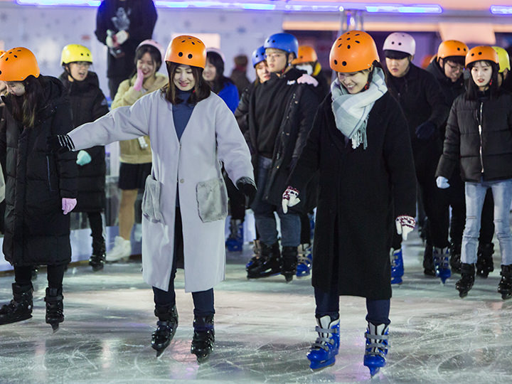 首尔广场滑冰场今年开放啦!