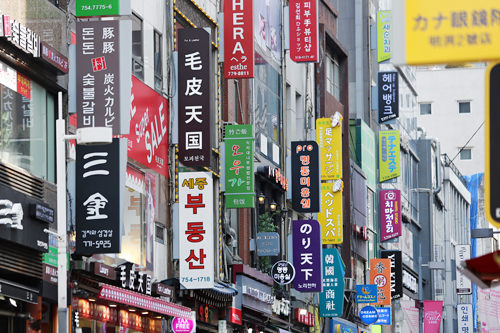 焕然一新的明洞大街招牌 Now 首尔 韩国旅游网 韩巢网