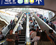 韩国的扶梯靠右边还是靠左边站？