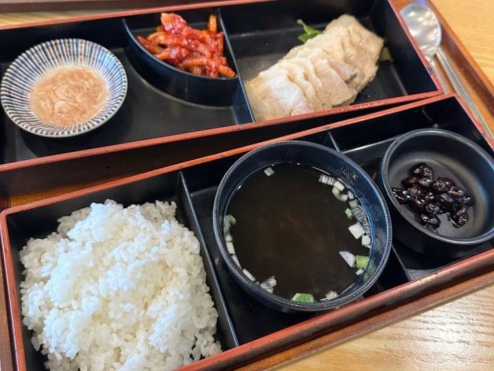 故乡家&乐伯菜包肉