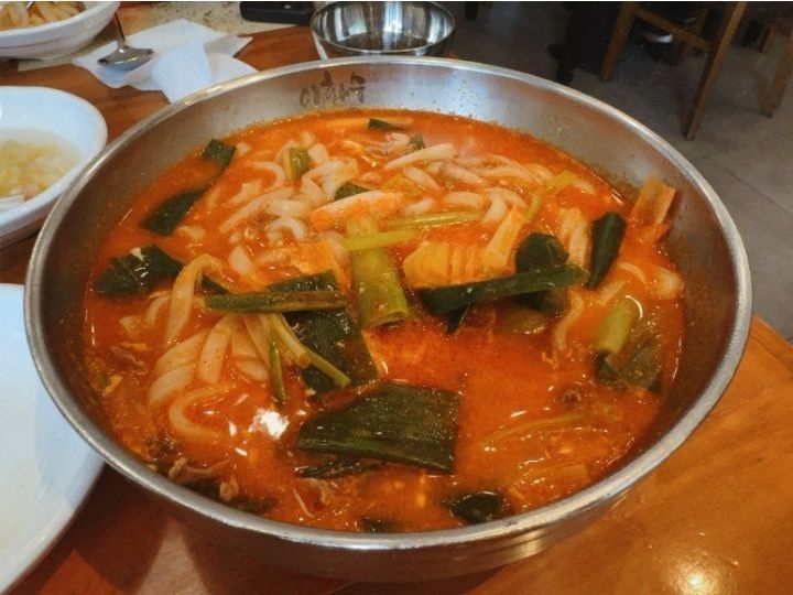 梨花秀传统辣牛肉汤 首尔林IT Valleyi店