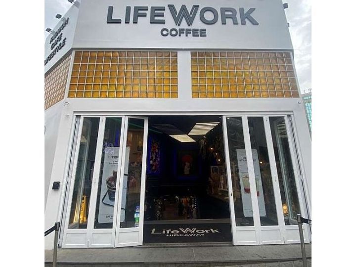 LIFE WORK megastore 明洞店