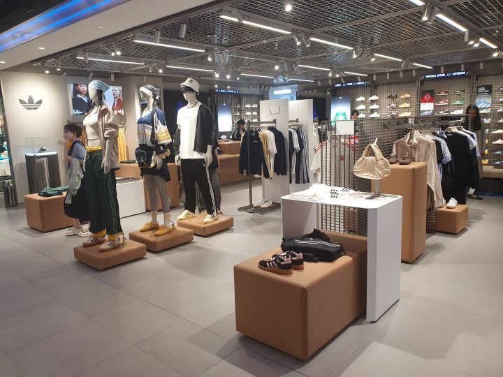阿迪达斯 乐天百货总店