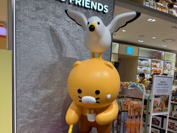KAKAO FRIENDS STORE 新世界百货 CentumCity店